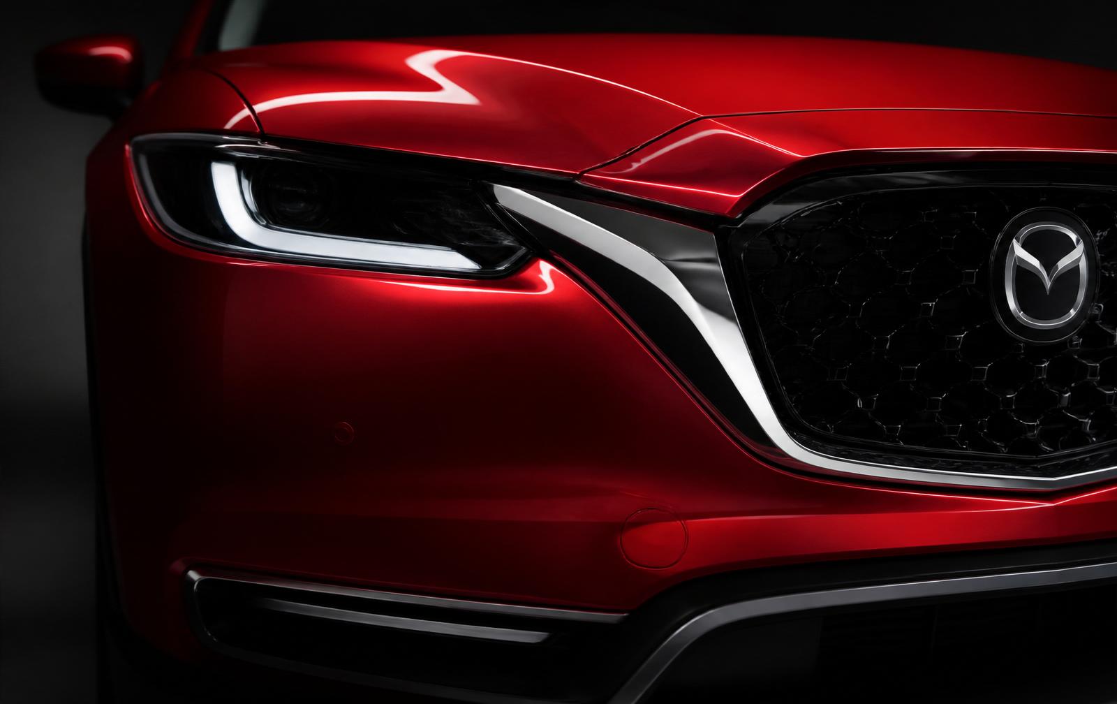 Új Mazda CX-5 fényszóró és króm hűtőrács közelről